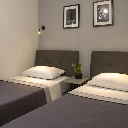 Urban Garden Apartment *
